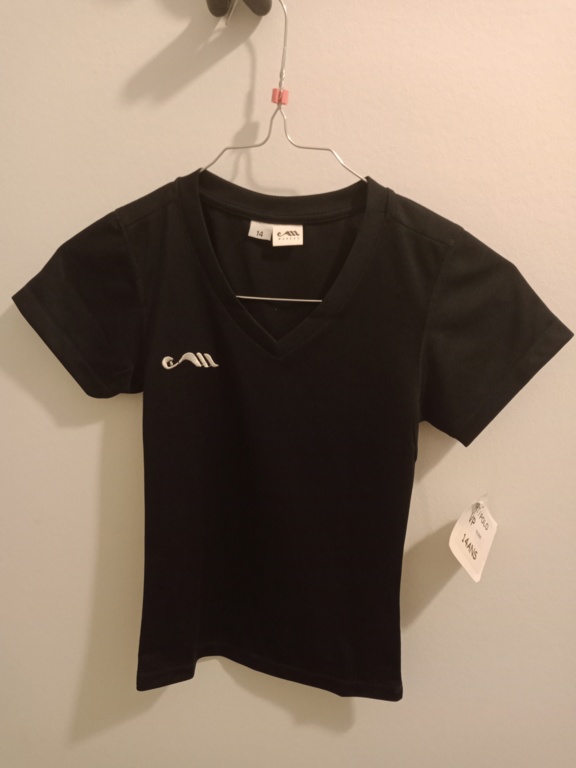 T-shirt noir col V de marque Moreau - Dos étoiles de couleur pailletées